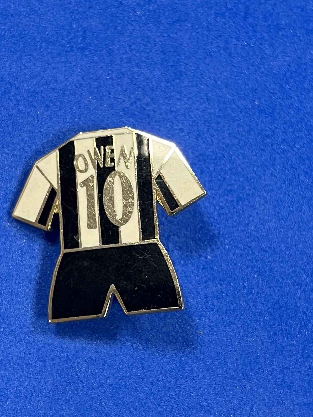 Michael Owen #10 Newcastle United Kit - Pin Badge