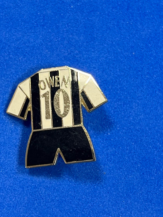 Michael Owen #10 Newcastle United Kit - Pin Badge